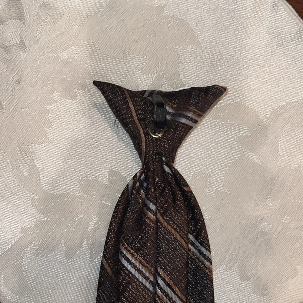 Wembley Tie - clip on great for brown green or black suit